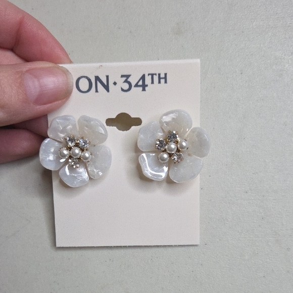 ON:34TH White Floral Earrings - Picture 3 of 3